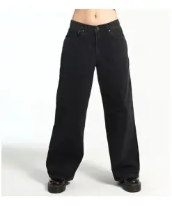 Trendy Baggy Jeans Tailored for Women with Convenient Pockets
