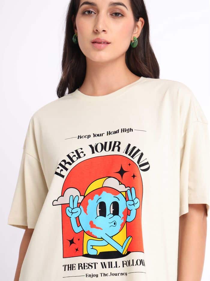 free_your_mind_printed_oversized_t-shirt_for_women_zoom_in_front_02_08_2023_700x933