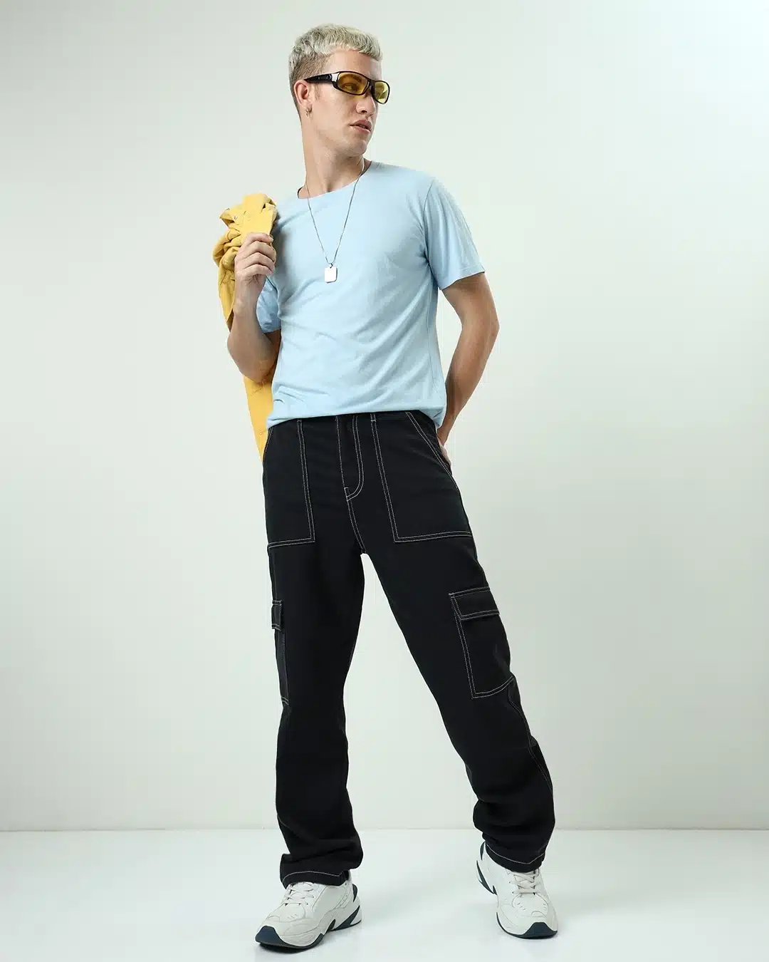 men-s-black-baggy-cargo-jeans-624262-1700137011-4