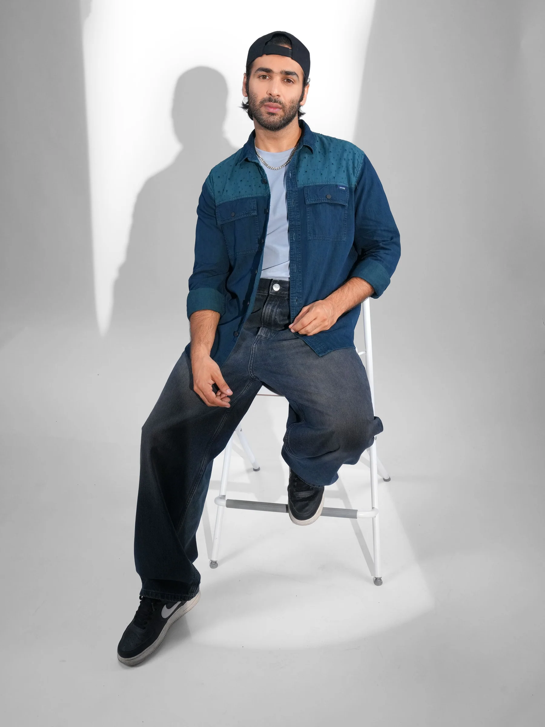 emerald-avian-dual-tone-casual-denim-shirtdenimmodel-pose-3030115